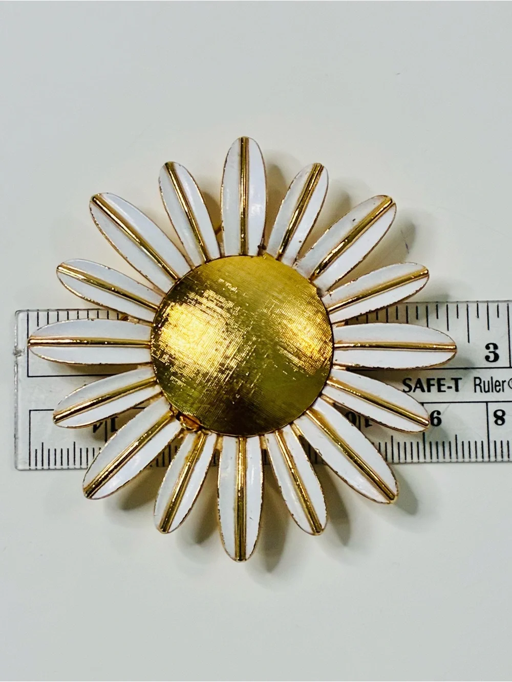 VTG Avon White and Gold PERFUME Gerber Daisy Flower Brooch MCM Retro Summertime